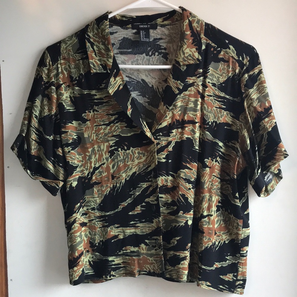 Abstract camo relaxed button up